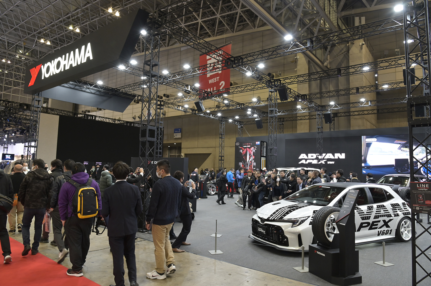 ヨコハマのブースでまさかの１／１サイズのミニ四駆に遭遇！