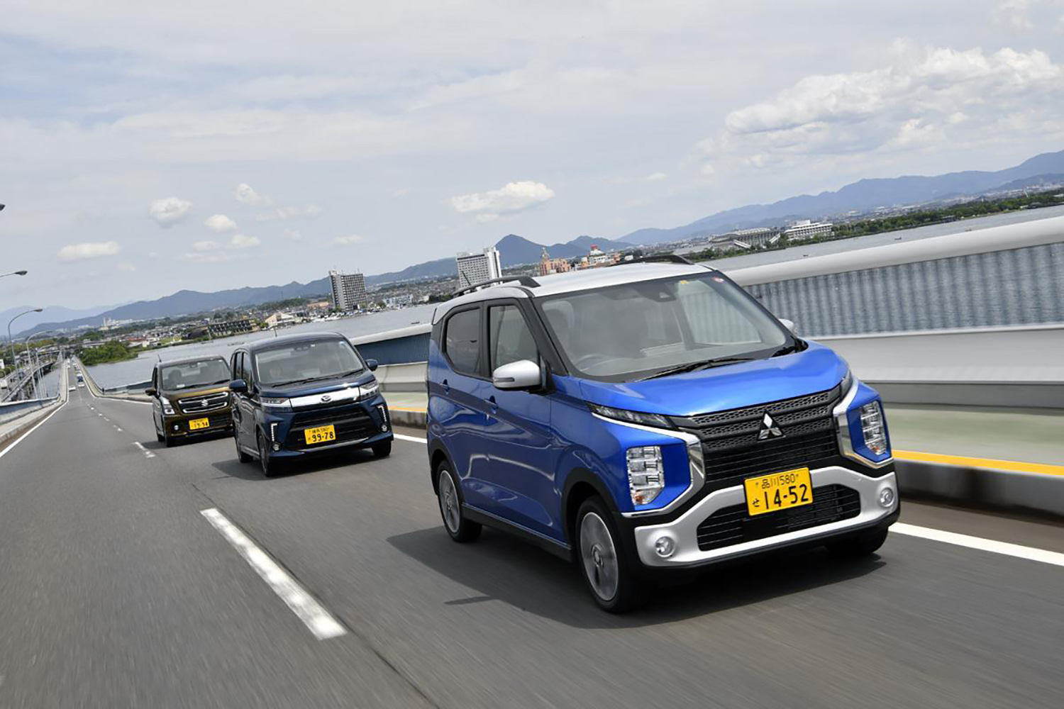 軽自動車で高級車ディーラーに行くと相手にされないのは本当？