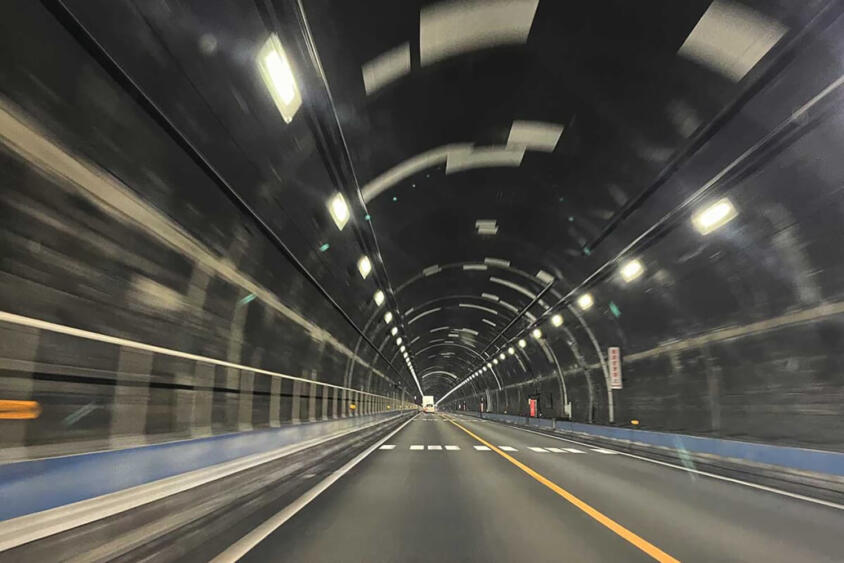 「危」マークのトラックは辛いのよ！　いくら空いてても近くても通行NGの道がある!!